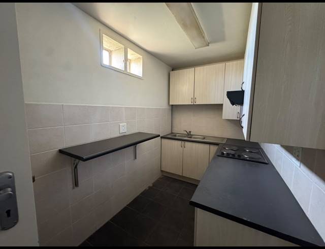 1,625M² WAREHOUSE FOR SALE IN RAND LEASE
